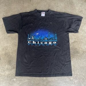 RARE VINTAGE BLACK GRAPHIC TRENDY 90s CHICAGO SKYLINE CUTE POSH TULTEX TEE